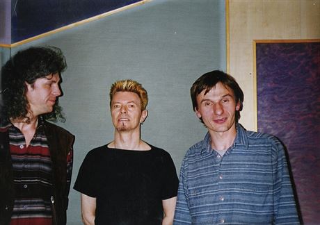David Bowie v praském studiu Sono (zleva zvuka Milan Cimfe, David Bowie,...