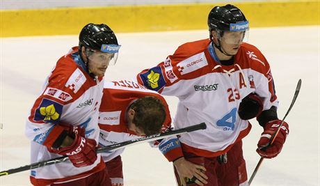 Olomoucký hokejista Jan Knotek je zranný, utkání s Karlovými Vary opustil v...