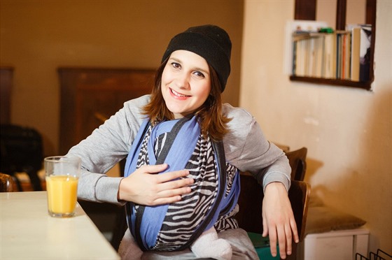 Dokumentaristka Apolena Rychlíková chodí do kavárny i s miminkem. Dti...