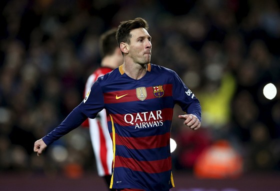 Lionel Messi slaví svj gól proti Barcelon.