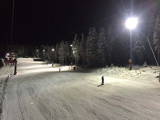 Veerní lyování na pindlerovské Hromovce (13.1.2016).