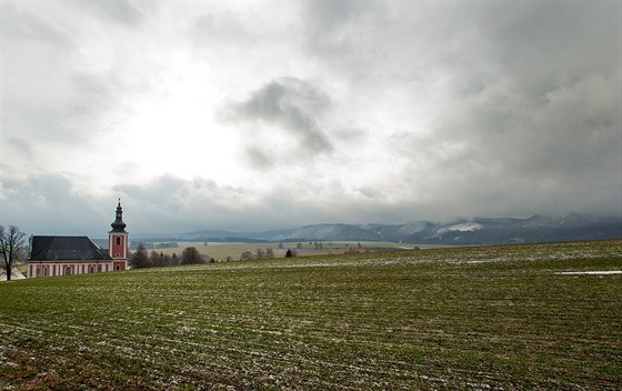 Pohled na kostel v Boanov na Broumovsku (14.1.2015).