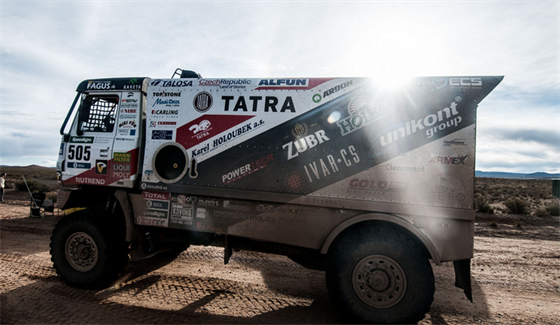 Tatra pilotovaná Martinem Kolomým na trase Rallye Dakar 2016.