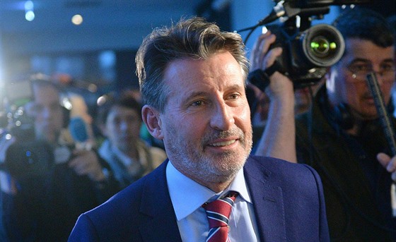 První mu svtové atletiky Sebastian Coe opoutí tiskovou konferencí, kde...