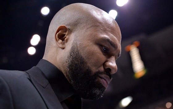 Derek Fisher se zamýlí nad hrou New York Knicks.