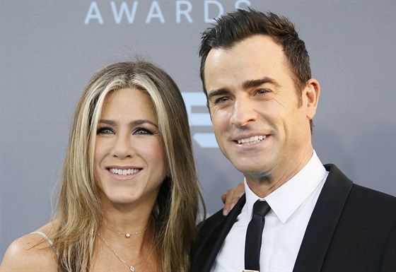 Jennifer Anistonová a její manel Justin Theroux (Santa Monica, 17. ledna 2016)