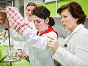 Výuka chemie je zvláště na odborných školách obtížnější poté, co novela zákona... Výuka chemie je zvláště na odborných školách obtížnější poté, co novela zákona...