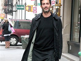 Jedním z dlouhodobých propagátor sukní pro pány je módní návrhá Marc Jacobs....