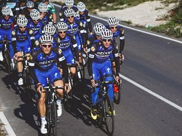 Cyklist stje Etixx-Quick-Step pi trninku.