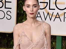 Hereka Rooney Mara své aty na pedávání Zlatých glób vybrala u znaky...