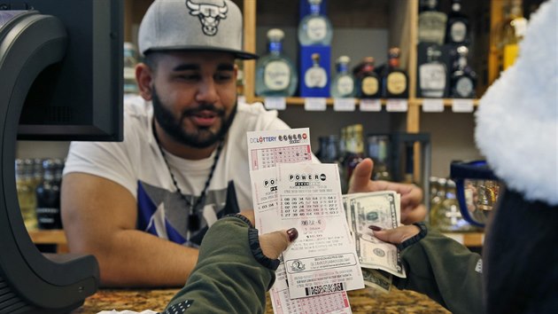 Ameriku poblznil rekordn jackpot v loterii Powerball (8. ledna 2015)