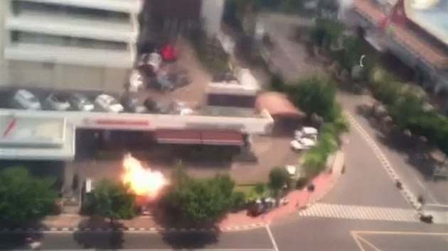 Indonskou Jakartou otsly exploze.