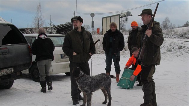 Karlovart myslivci se vydali na jeden z poslednch hon loveck sezony.