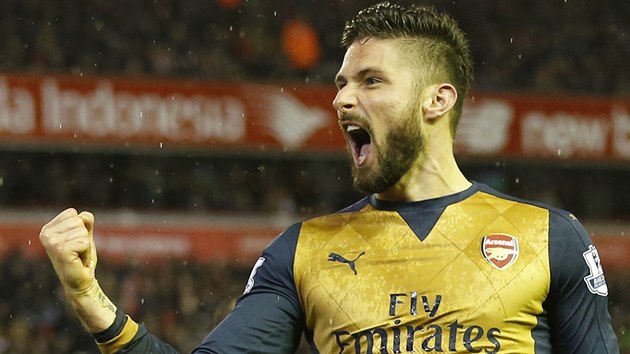 ...a Giroud se tak mohl jt radovat z vedoucho glu na hiti Liverpoolu!