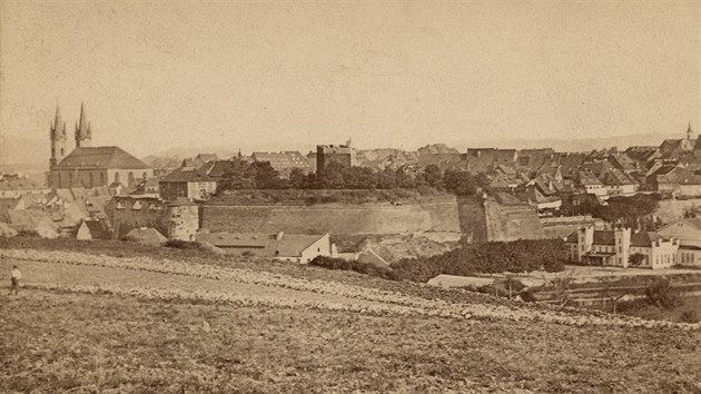 Panoramatick pohled na Cheb,  kter kolem roku 1887 zachytil Johann Theodor Meier.
