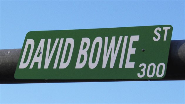 Bowieho ulice v Austinu byla neoficiln pejmenovna po slavnm hudebnkovi (15. ledna 2016).