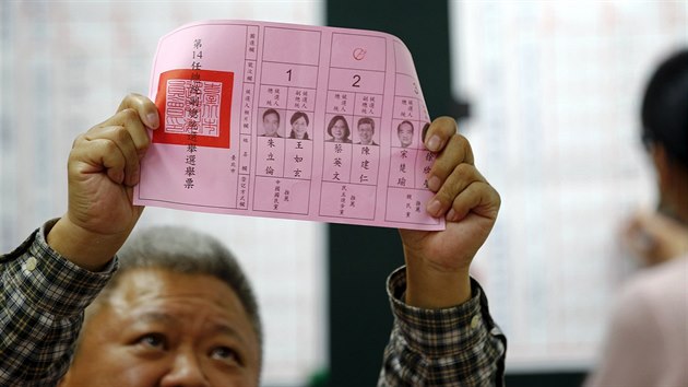 Hlasovac lstek pro Demokratickou pokrokovou stranu (DPP) ve volebn mstnosti v Taipeji (16. ledna 2016).