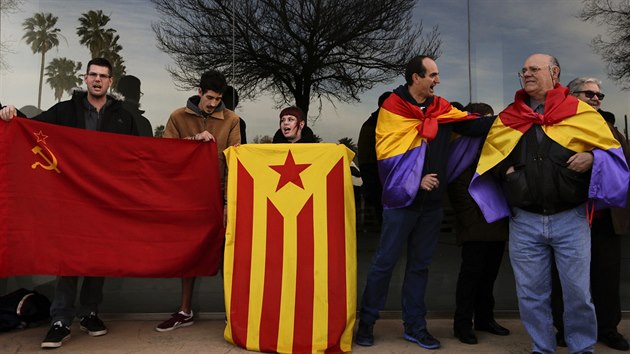 Soudnho procesu s princeznou Cristinou vyuili tak demonstranti proti monarchii (11. ledna 2016).