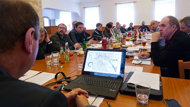 Starostov a dal odbornci na konferenci v Boanov (14.1.2016).