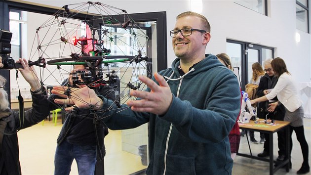 V Plzni vzniklo Centrum robotiky. (15. ledna 2016)