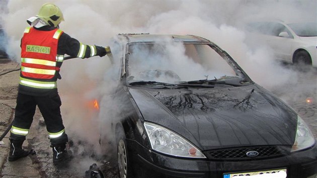 idika auto odstavila z mstskho provozu na parkovit, hasii ji chvlili za duchaptomnost.