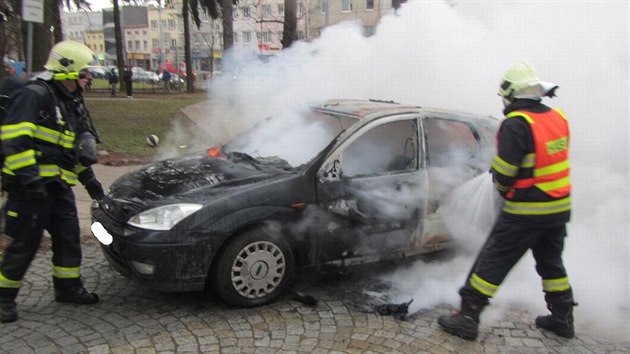 Krtce ped jednou hodinou odpoledn vzplo auto v centru Zlna.