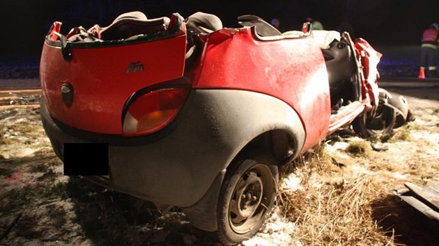 idi vozidla Ford Ka nehodu nepeil, jeho tlo vyprostili hasii a po odstrann cel horn sti auta.