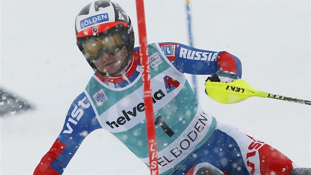 Rusk lya Alexander Choroilov na trati slalomu v Adelboldenu.