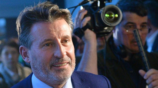 Prvn mu svtov atletiky Sebastian Coe opout tiskovou konferenc, kde promluvil ke zprv antidopingov organizace WADA.