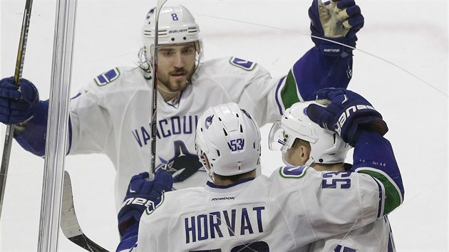 Radost hokejist Vancouveru z trefy do st Caroliny, s slem 17 esk tonk Radim Vrbata