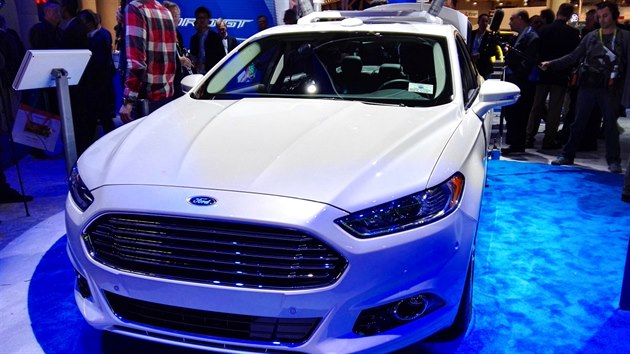 Autonomn Ford Fusion Hybrid na veletrhu CES 2016