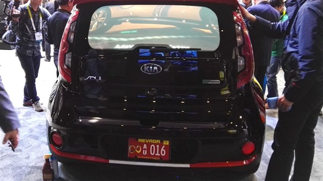 Samoiditeln Kia Soul EV na veletrhu CES 2016