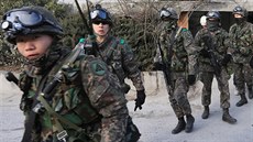 Jihokorejtí vojáci nedaleko Soulu. (13. ledna 2016)