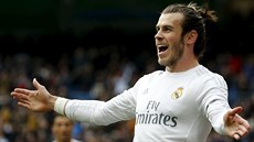 Gareth Bale z Realu Madrid slaví gól do sít Sporting u Gijón.