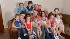 Sue nechtěla nikdy brát antikoncepci a všemu nechávala volný průběh. Během... Sue nechtěla nikdy brát antikoncepci a všemu nechávala volný průběh. Během...