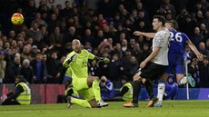 John Terry vyrovnává v osmé nastavené minutě zápasu Chelsea s Evertonem na... John Terry vyrovnává v osmé nastavené minutě zápasu Chelsea s Evertonem na...