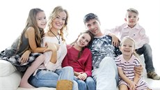 Herečka Alena Antalová má s manželem Josefem Juráčkem čtyři děti. Zleva: Elena... Herečka Alena Antalová má s manželem Josefem Juráčkem čtyři děti. Zleva: Elena...