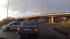 Nečekaný manévr slovenské policie skončil hromadnou nehodou. Nečekaný manévr slovenské policie skončil hromadnou nehodou.