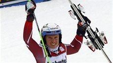 Henrik Kristoffersen slaví vítzství ve slalomu v Adelbodenu.