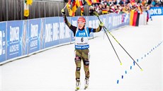 Laura Dahlmeierová vítězí v závodu s hromadným startem v Ruhpoldingu. Laura Dahlmeierová vítězí v závodu s hromadným startem v Ruhpoldingu.