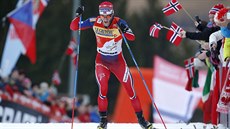 Martin Johnsrud Sundby stoupá na Alpe Cermis v poslední etap Tour de Ski.