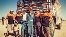 Tomáš Tomeček s kamionem Tatra a svým týmem na Africa Eco Race 2016. Tomáš Tomeček s kamionem Tatra a svým týmem na Africa Eco Race 2016.