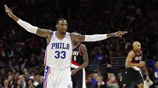 Robert Covington se raduje z trojky, A jeho Philadelphia pehrála Portland.