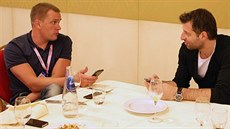 Andrej Vatutin v družném rozhovoru s Theem Papalukasem Andrej Vatutin v družném rozhovoru s Theem Papalukasem