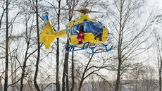 Klíčová je především souhra záchranářského týmu. Při spojení vrtulníku s... Klíčová je především souhra záchranářského týmu. Při spojení vrtulníku s...
