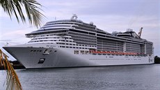 MSC Divina v přístavu Puerto Limón MSC Divina v přístavu Puerto Limón