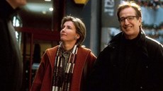 Alan Rickman s Emmou Thompsonovou ve filmu Láska nebeská (2003)