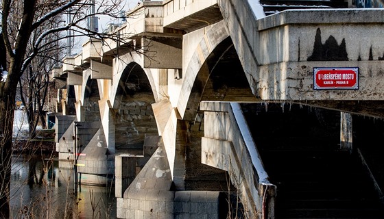 Praský Libeský most v lednu 2016