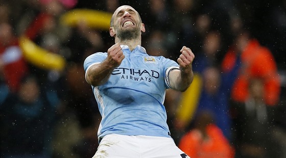 Pablo Zabaleta z Manchesteru City slaví.