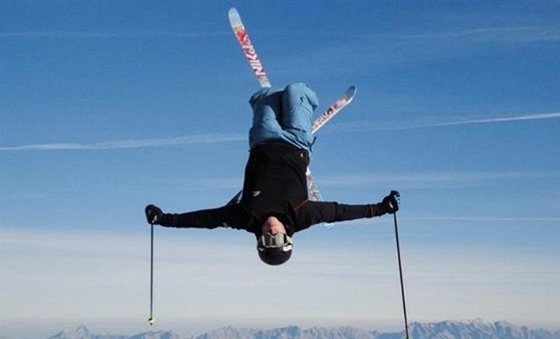 Akrobatický lya Daniel Honzig.